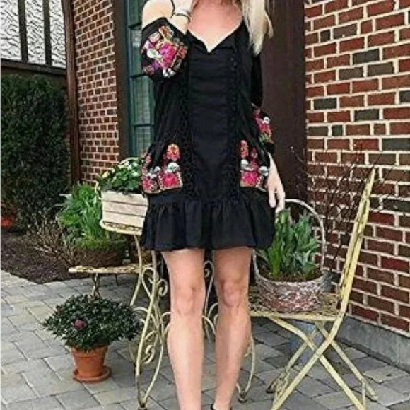 VAVA by Joy Han GABI Open/Cold Shoulder Dress Med with embroidered elephants - Picture 3 of 9